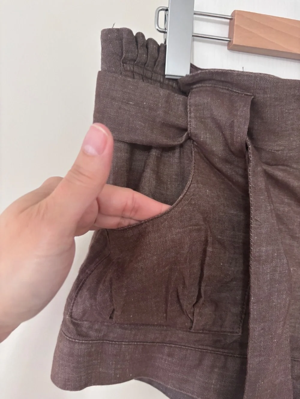 BCBGeneration Cotton/Linen Blend Belted Brown Shorts Women’s Size 6 - Picture 4 of 10